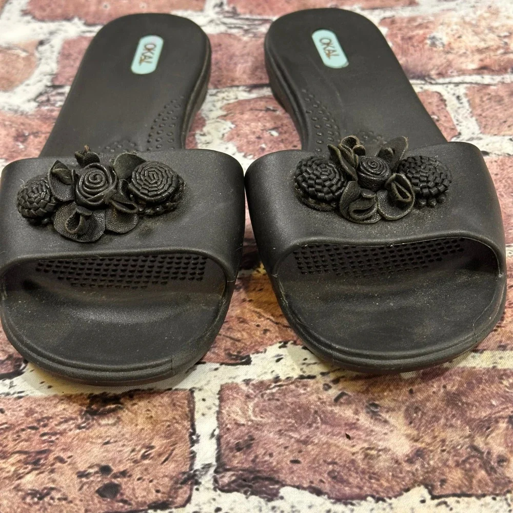 Oka-B Black Floral Applique Slide Sandals Massage Footbed Women's L Summer Shoes
